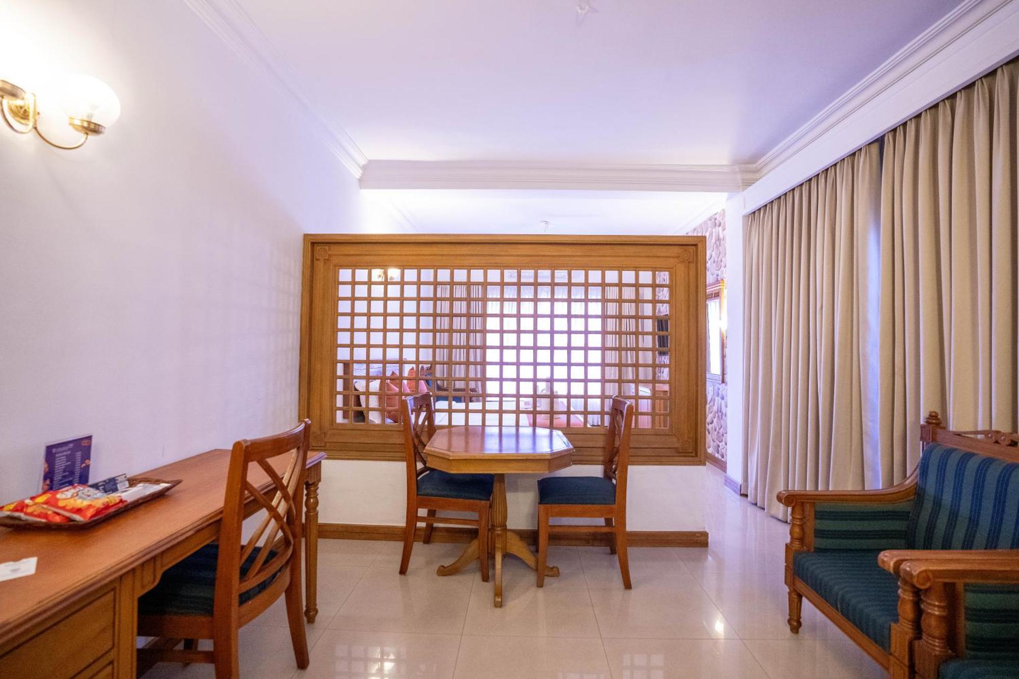 카지노 호텔 Ltd Thrissur 외부 사진